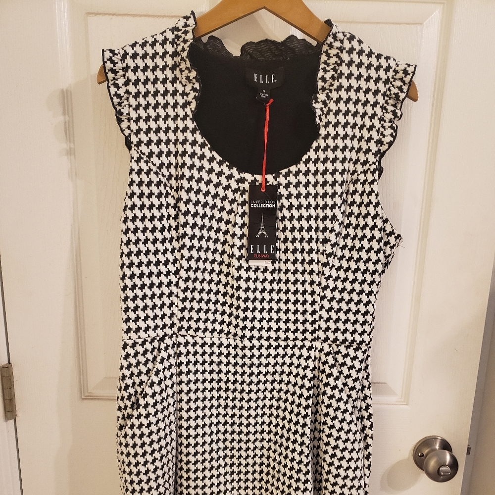 Houndstooth ruffle top dress with pockets